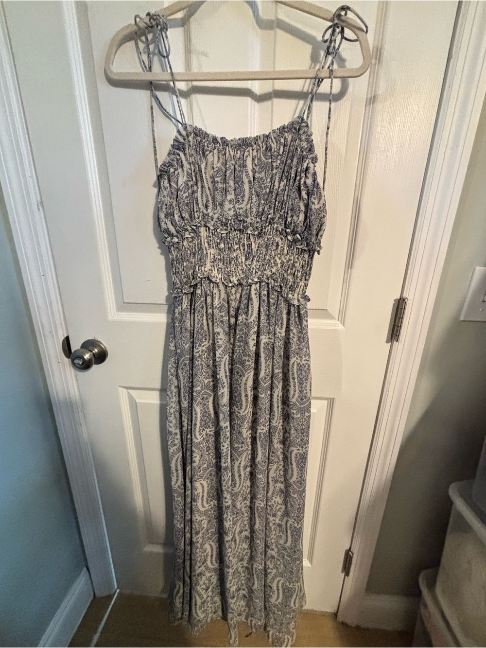 😍Dress Forum Blue and White Paisley Smocked Maxi Dress SIze Small